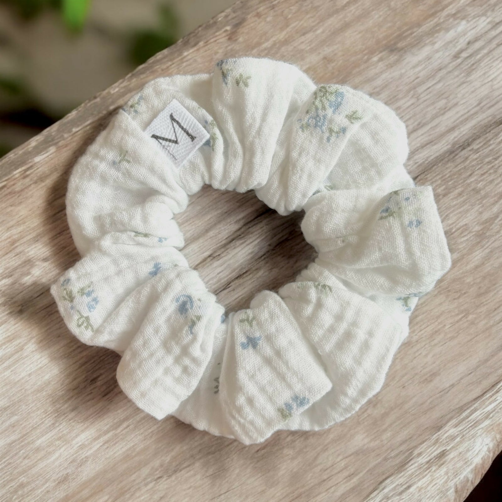 Mimily Boutique | Blue flower scrunchie