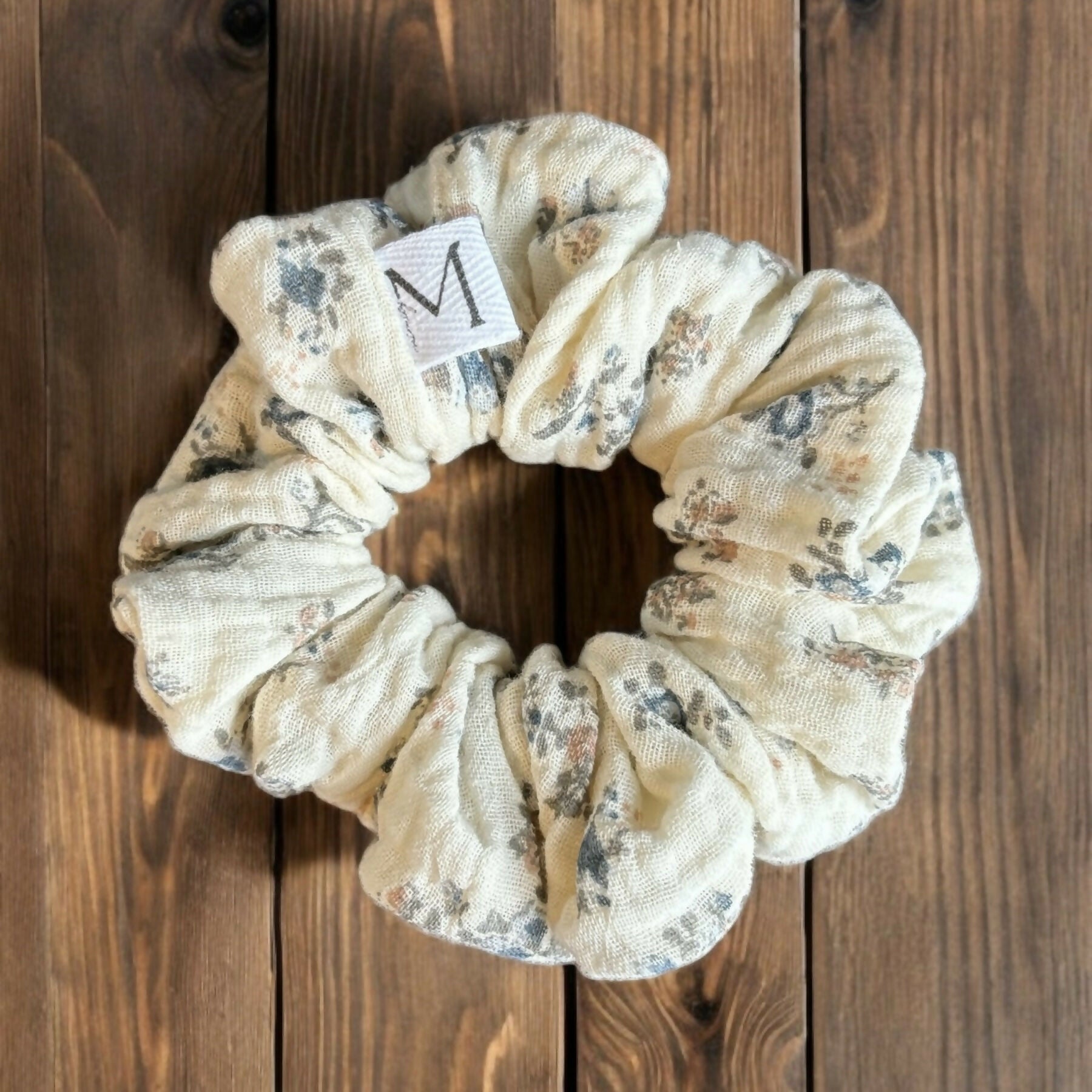 Mimily Boutique | Scrunchie/Blue and pink flowers