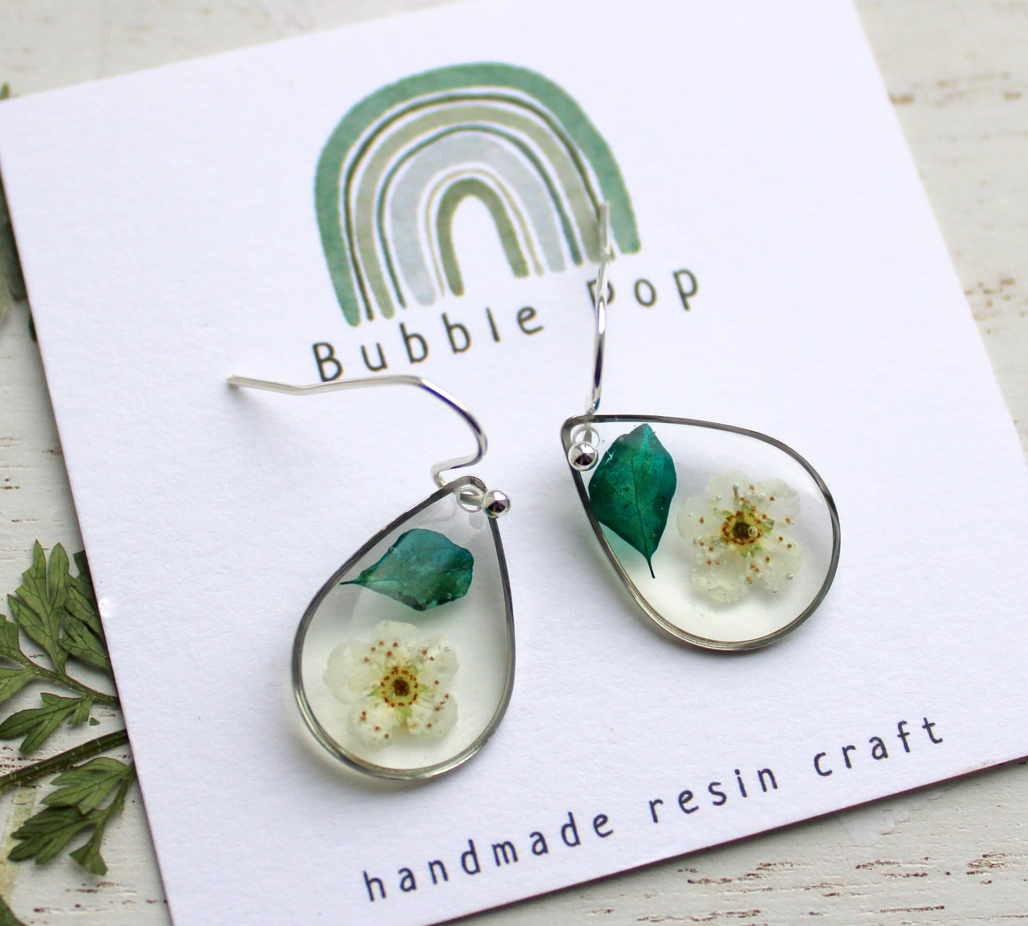 BubblePop | Handmade resin earrings with white Spirea flowers