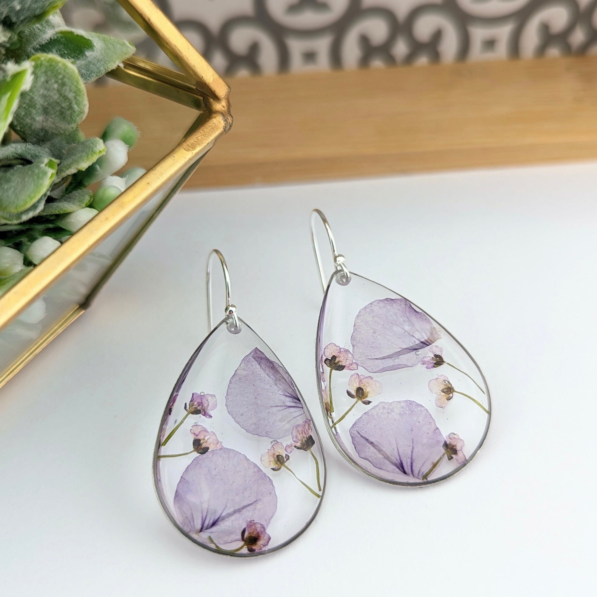 BubblePop | Handmade resin earrings with Pansies and Sweet Alyssum
