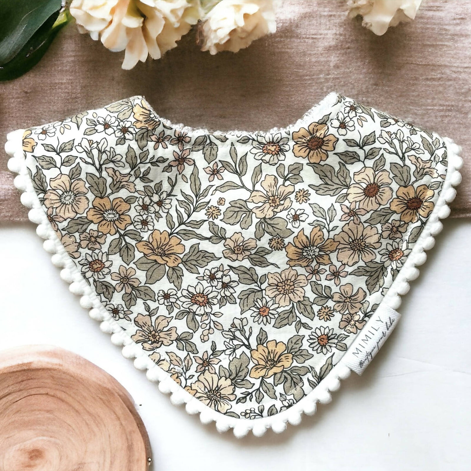 Mimily Boutique | Flowers bib with pompoms